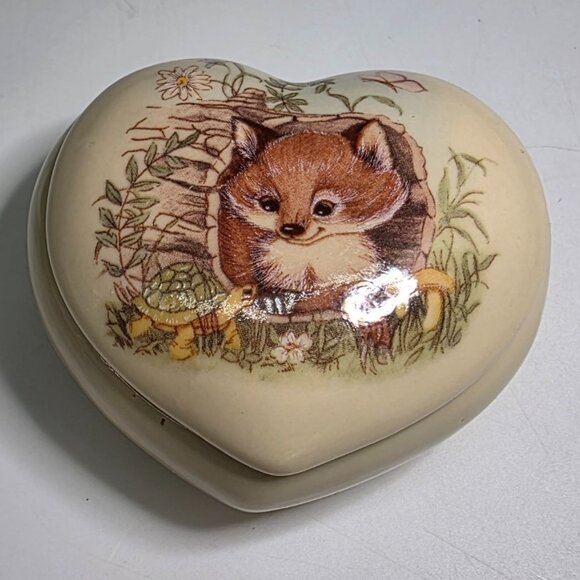 Heart-Shaped Ceramic Trinket Box With Fox & Nature Scene Design - Picture 1 of 8